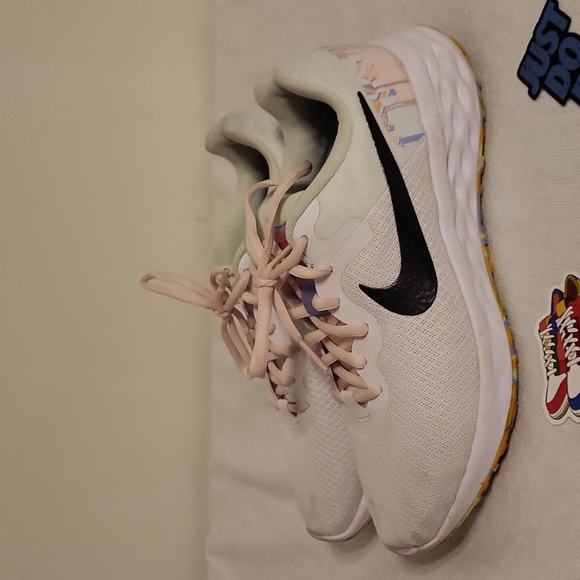 Nike  size 8.5 WMNS Revolution 6 NN PRM Running Shoes White Women  D09475-100 - Picture 5 of 16